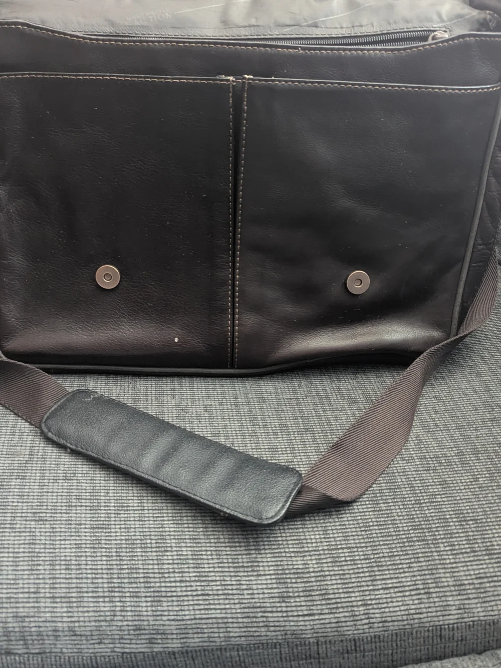 Kenneth Cole Reaction Colombian Leather Crossbody Laptop & Tablet Messenger Bag